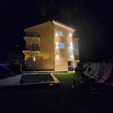 Apartmani Mia Sorajic Petrovac Exterior photo