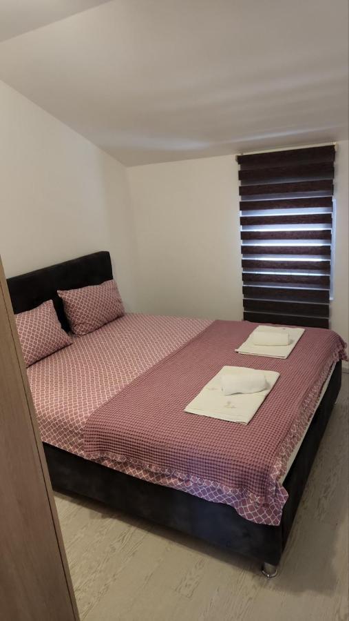 Mia Sorajic Apartment Petrovac