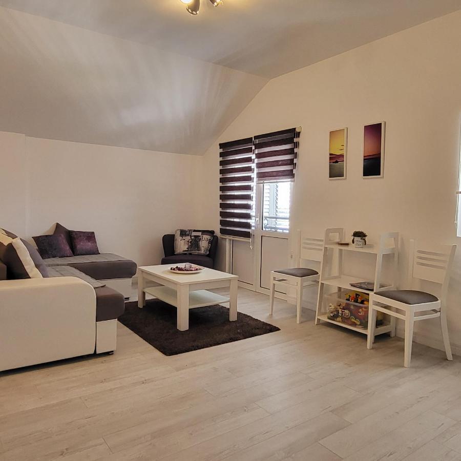 Apartment Mia Sorajic *